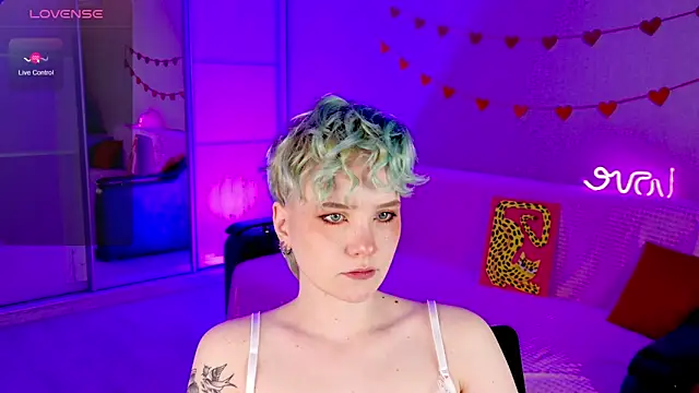 Snapshot of School_Love chatting on March 2025 01:06:01 PM School Love online show from March 2025 01:06:01 PM