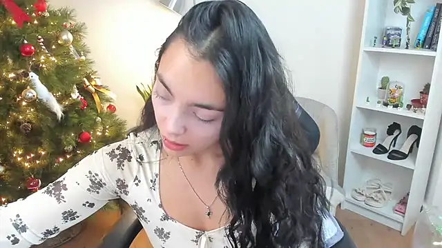 Snapshot of _BellaEvans_ chatting on December 2025 05:50:02 AM BellaEvans online show from December 2025 05:50:02 AM