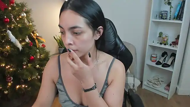 Snapshot of _BellaEvans_ chatting on December 2025 05:55:02 AM BellaEvans online show from December 2025 05:55:02 AM