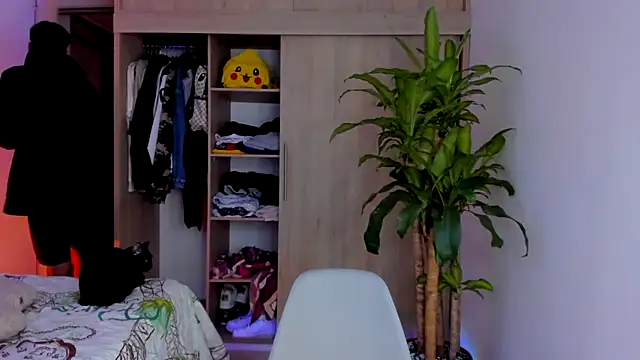 aldrinwhite online show from November 2025 08:52:02 PM