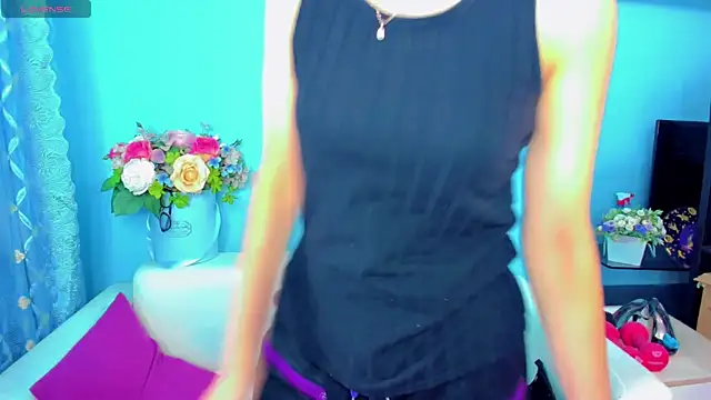 LindaaLu online show from May 2026 04:51:02 AM