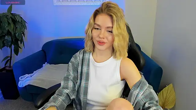 Anna Robinson online show from March 2025 01:08:02 AM