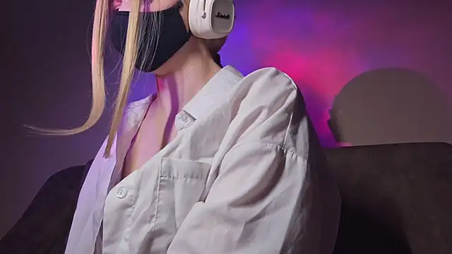 DanaWard online show from February 2026 10:17:02 PM