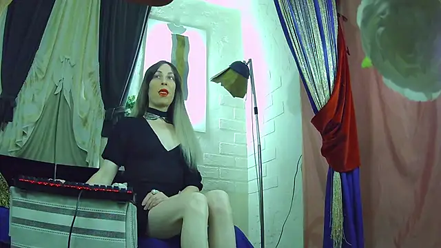 Mary Loon online show from November 2025 04:56:01 AM