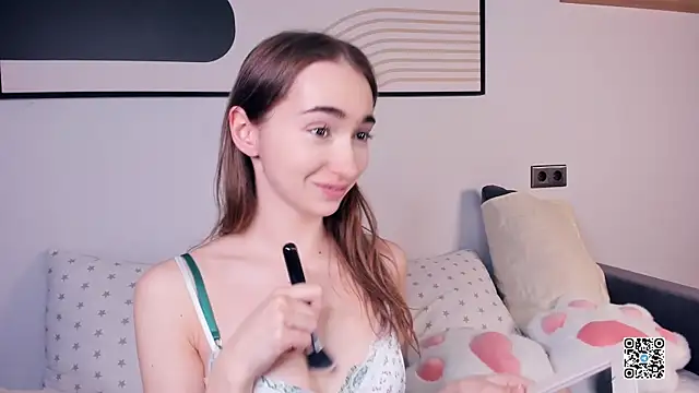 PollyBeev online show from September 2025 07:18:02 AM