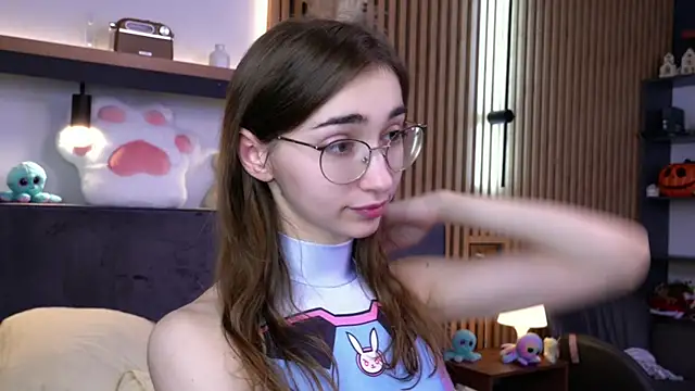 PollyBeev online show from November 2025 07:29:01 AM