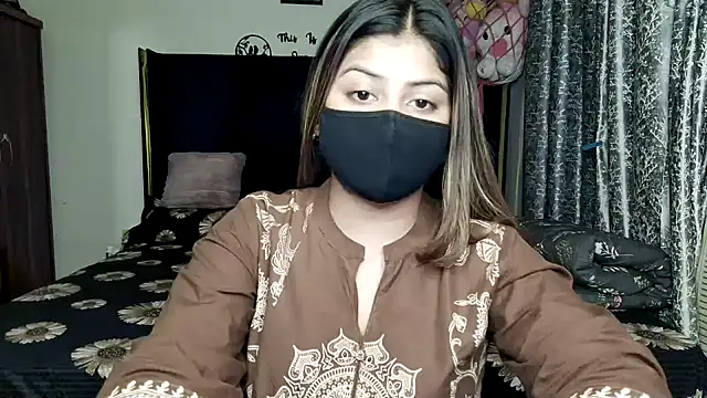 Snapshot of Hoty-Shivangi chatting on June 2026 06:10:01 PM Hoty-Shivangi online show from June 2026 06:10:01 PM