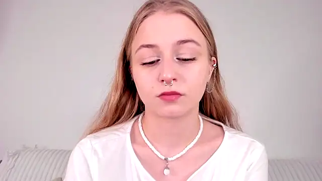 MiaMews online show from February 2026 07:21:01 PM