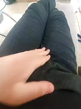 Snapshot of reelciii21 chatting on February 2025 01:06:01 PM reelciii21 online show from February 2025 01:06:01 PM