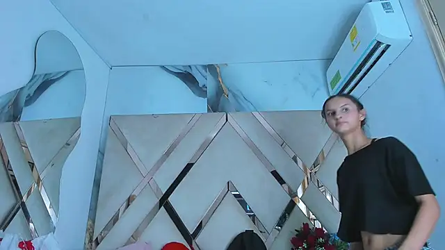 ninaht online show from September 2025 09:25:01 PM