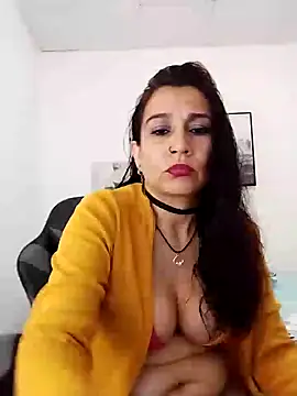 Snapshot of Hikaryfire chatting on February 2025 02:02:01 PM Hikaryfire online show from February 2025 02:02:01 PM