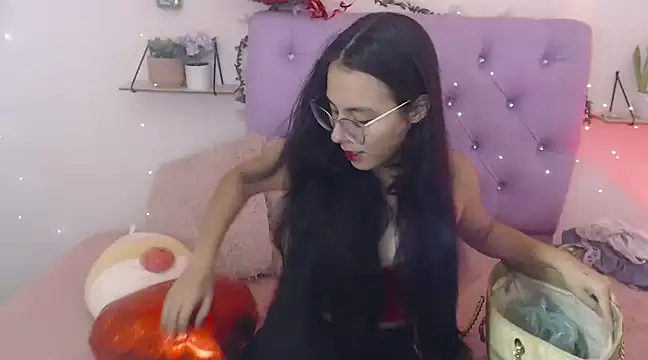 Snapshot of Freyja_01 chatting on February 2025 10:36:01 PM Freyja 01 online show from February 2025 10:36:01 PM