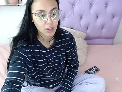 Snapshot of Freyja_01 chatting on October 2025 02:32:01 AM Freyja 01 online show from October 2025 02:32:01 AM