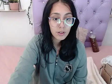 Snapshot of Freyja_01 chatting on October 2025 12:02:01 AM Freyja 01 online show from October 2025 12:02:01 AM