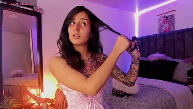 Snapshot of Alice_woodville chatting on February 2025 07:12:02 PM Alice woodville online show from February 2025 07:12:02 PM