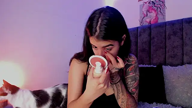 Snapshot of Alice_woodville chatting on March 2025 05:16:02 PM Alice woodville online show from March 2025 05:16:02 PM