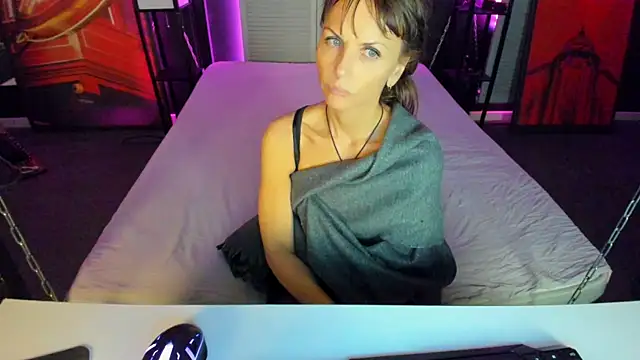 Elizabe th online show from January 2025 09:17:02 PM