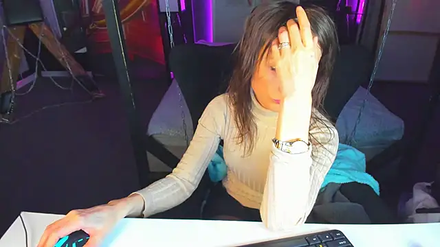 Elizabe th online show from March 2025 05:11:02 PM