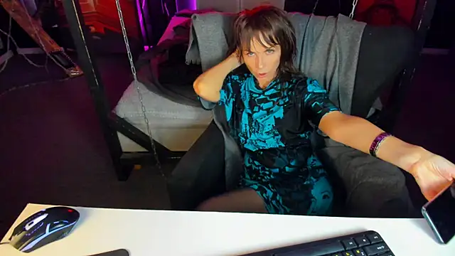 Elizabe th online show from March 2025 04:09:01 AM