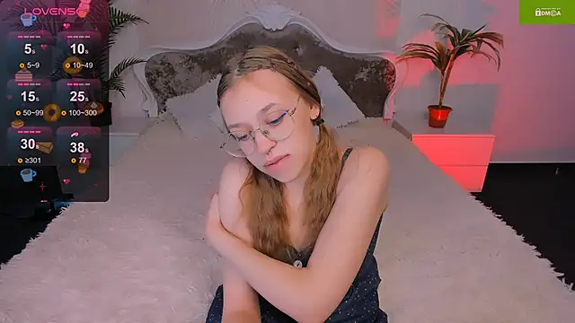 LayriantaVee online show from January 2025 07:43:02 AM