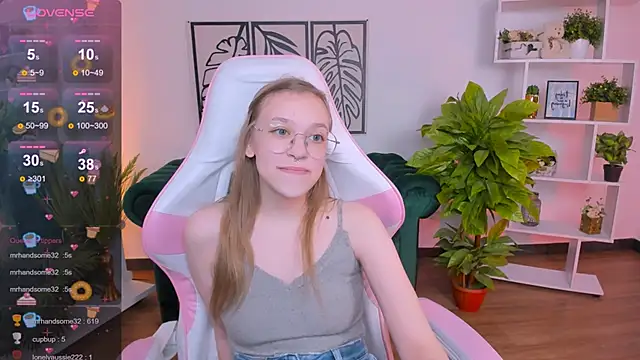 LayriantaVee online show from February 2025 10:24:02 AM