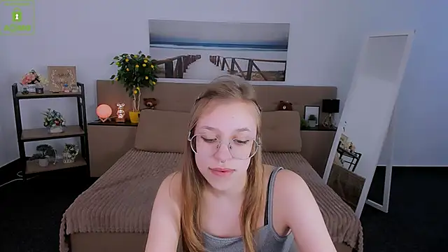 LayriantaVee online show from March 2025 01:16:02 PM