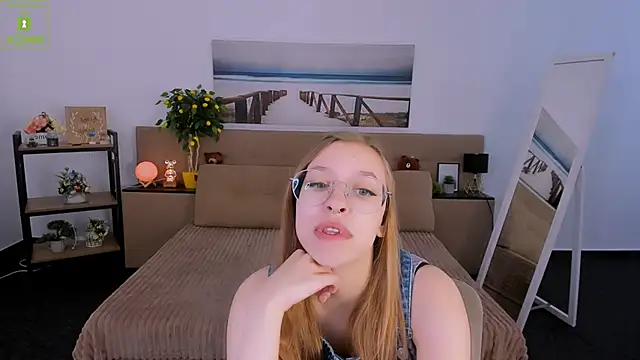 LayriantaVee online show from March 2025 06:54:02 AM