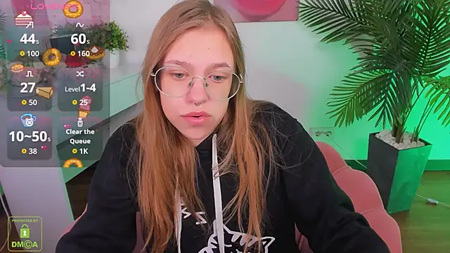 LayriantaVee online show from October 2025 06:22:02 AM