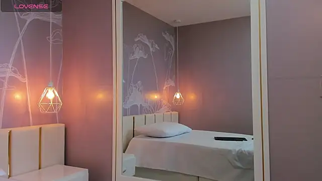 Snapshot of Sensual_Sophie_ chatting on October 2025 03:24:01 PM Sensual Sophie online show from October 2025 03:24:01 PM