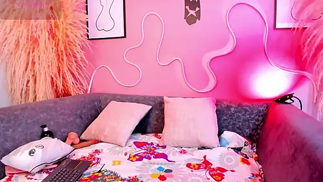 Annie karlsson   online show from December 2024 07:33:01 PM