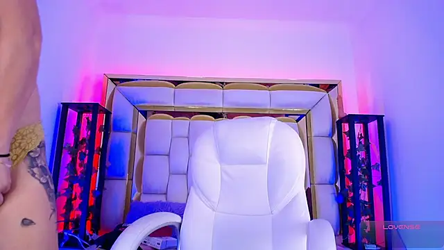 Snapshot of Princess_Helena chatting on January 2025 03:12:02 AM Princess Helena online show from January 2025 03:12:02 AM