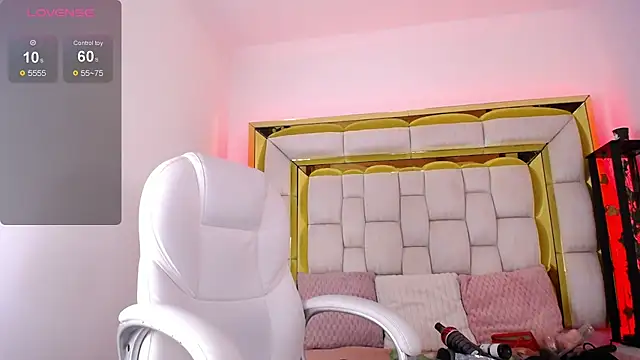 Snapshot of Princess_Helena chatting on February 2025 03:13:01 AM Princess Helena online show from February 2025 03:13:01 AM