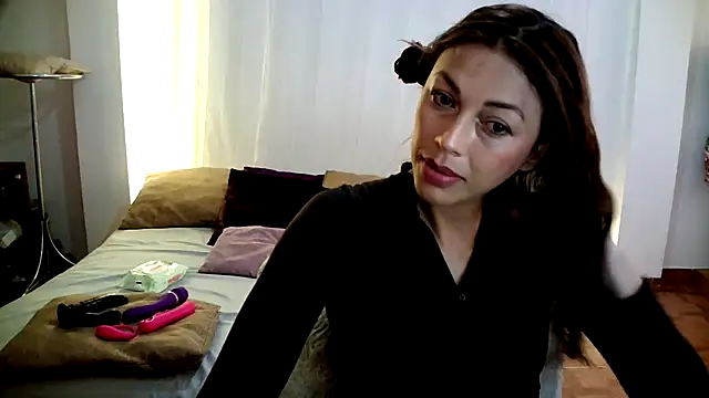 Snapshot of Hanna_Charming chatting on December 2025 07:07:01 PM Hanna Charming online show from December 2025 07:07:01 PM