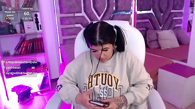 Snapshot of AliceWalker_11 chatting on January 2025 01:48:01 AM AliceWalker 11 online show from January 2025 01:48:01 AM