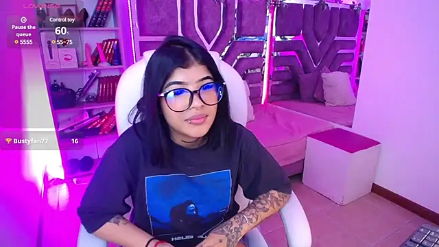 Snapshot of AliceWalker_11 chatting on February 2025 02:36:02 AM AliceWalker 11 online show from February 2025 02:36:02 AM