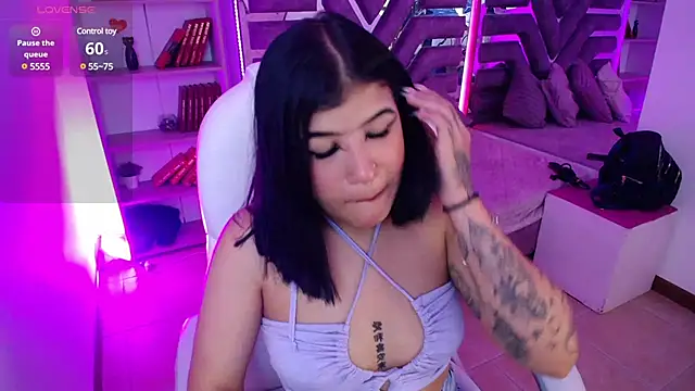 Snapshot of AliceWalker_11 chatting on February 2025 09:41:02 PM AliceWalker 11 online show from February 2025 09:41:02 PM