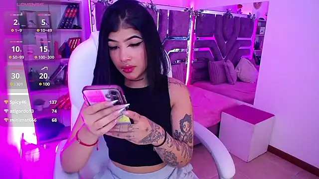 Snapshot of AliceWalker_11 chatting on February 2025 08:02:02 PM AliceWalker 11 online show from February 2025 08:02:02 PM