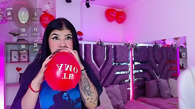 Snapshot of AliceWalker_11 chatting on February 2025 08:10:01 PM AliceWalker 11 online show from February 2025 08:10:01 PM