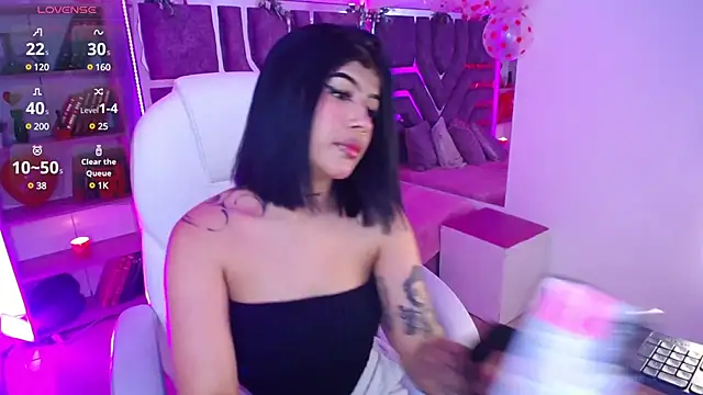 Snapshot of AliceWalker_11 chatting on February 2025 08:10:02 PM AliceWalker 11 online show from February 2025 08:10:02 PM