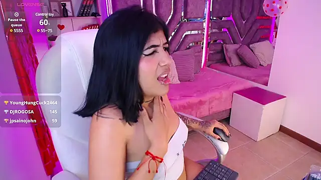 Snapshot of AliceWalker_11 chatting on February 2025 02:03:01 AM AliceWalker 11 online show from February 2025 02:03:01 AM