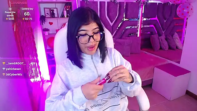 Snapshot of AliceWalker_11 chatting on February 2025 02:12:01 AM AliceWalker 11 online show from February 2025 02:12:01 AM