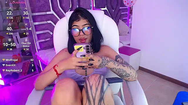 Snapshot of AliceWalker_11 chatting on February 2025 11:08:02 PM AliceWalker 11 online show from February 2025 11:08:02 PM