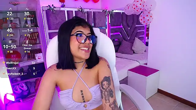 Snapshot of AliceWalker_11 chatting on February 2025 02:12:02 AM AliceWalker 11 online show from February 2025 02:12:02 AM