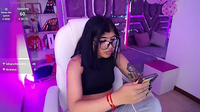 Snapshot of AliceWalker_11 chatting on February 2025 11:10:02 PM AliceWalker 11 online show from February 2025 11:10:02 PM