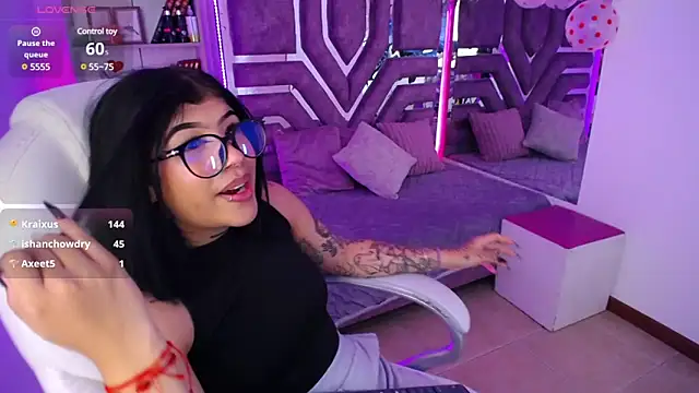 Snapshot of AliceWalker_11 chatting on February 2025 02:17:02 AM AliceWalker 11 online show from February 2025 02:17:02 AM