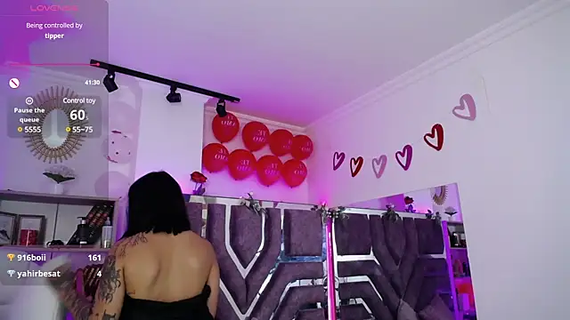 Snapshot of AliceWalker_11 chatting on February 2025 02:47:02 AM AliceWalker 11 online show from February 2025 02:47:02 AM