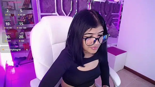 Snapshot of AliceWalker_11 chatting on February 2025 02:21:01 AM AliceWalker 11 online show from February 2025 02:21:01 AM