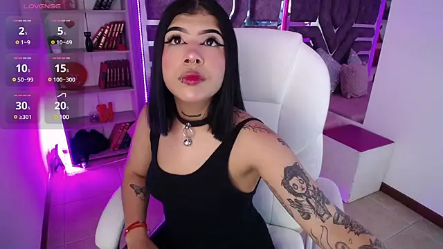 Snapshot of AliceWalker_11 chatting on February 2025 08:20:02 PM AliceWalker 11 online show from February 2025 08:20:02 PM