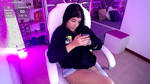 Snapshot of AliceWalker_11 chatting on September 2025 08:08:02 PM AliceWalker 11 online show from September 2025 08:08:02 PM