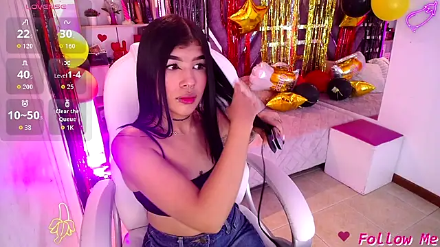 Snapshot of AliceWalker_11 chatting on October 2025 08:15:01 PM AliceWalker 11 online show from October 2025 08:15:01 PM